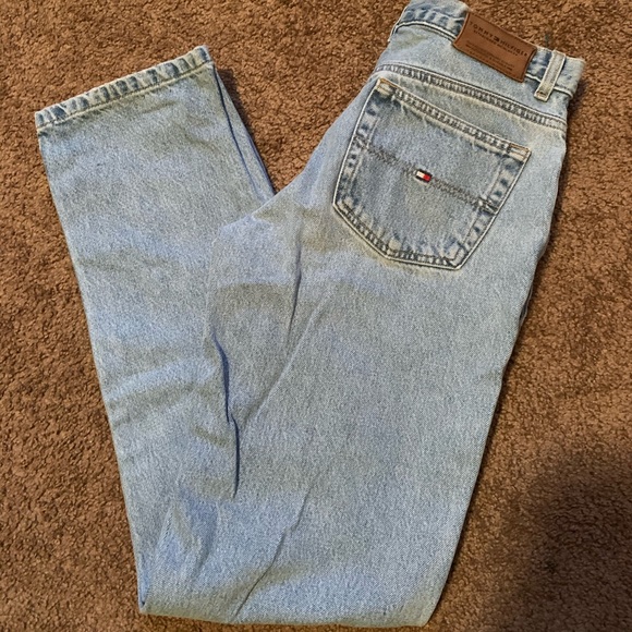 Tommy Hilfiger size 6 light wash jean - Picture 2 of 5